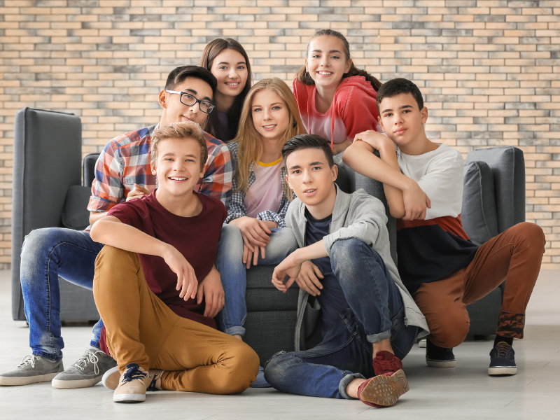 Adolescentes y adultos